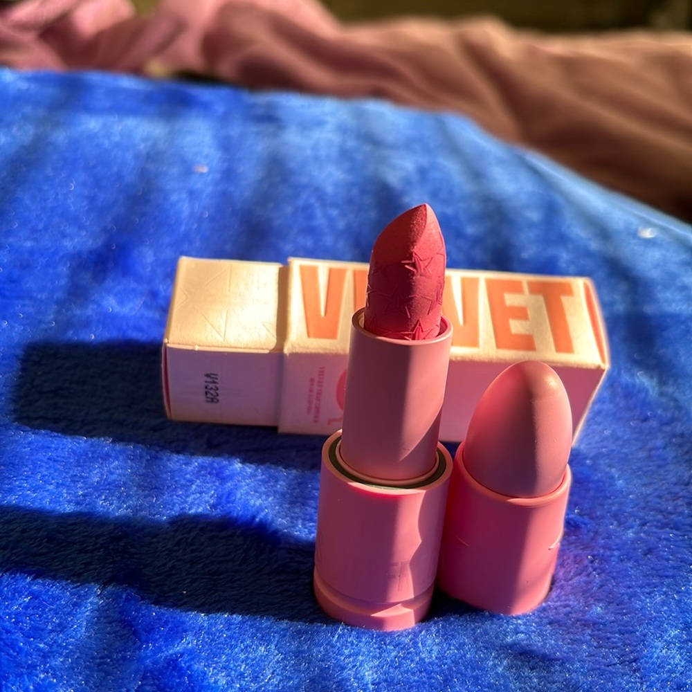 Jeffree Star Velvet Trap lipstick